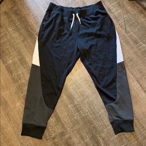 Women Nike crop sweatpants